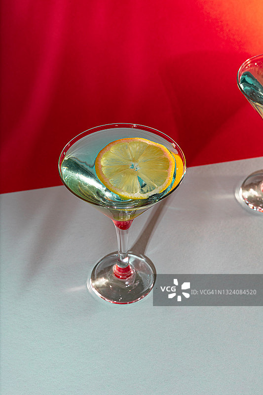 夏季清爽蓝色鸡尾酒图片素材