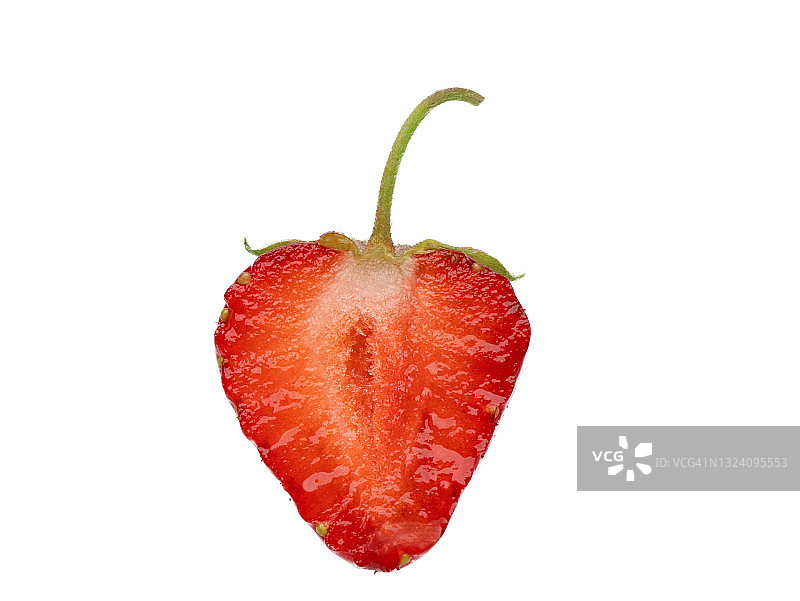 白色背景下分离的半个草莓图片素材