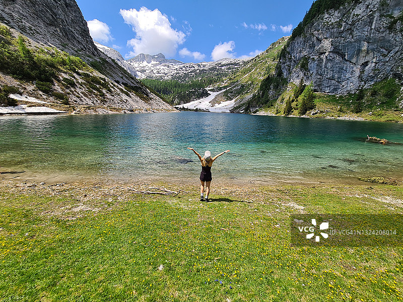 在特里格拉夫国家公园欣赏克尔恩湖全景图片素材