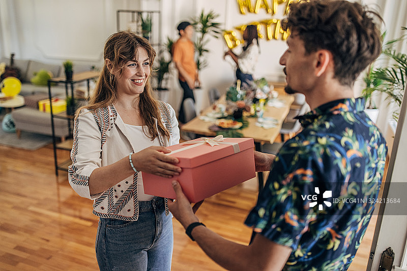 今天是她的生日图片素材