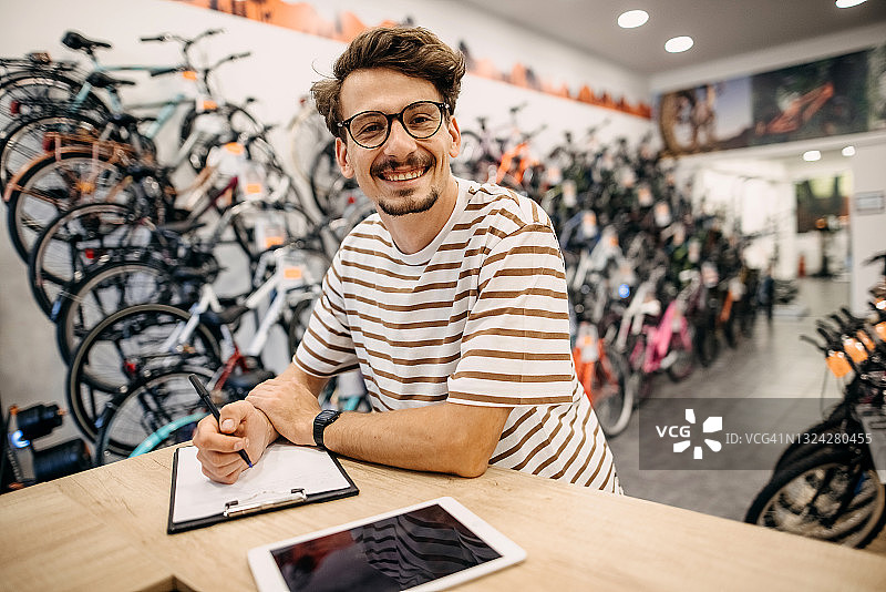 我决定买哪辆自行车了图片素材