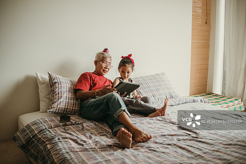 使用信用卡购物图片图片素材