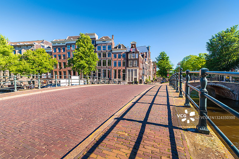 荷兰阿姆斯特丹的桥梁与建筑图片素材