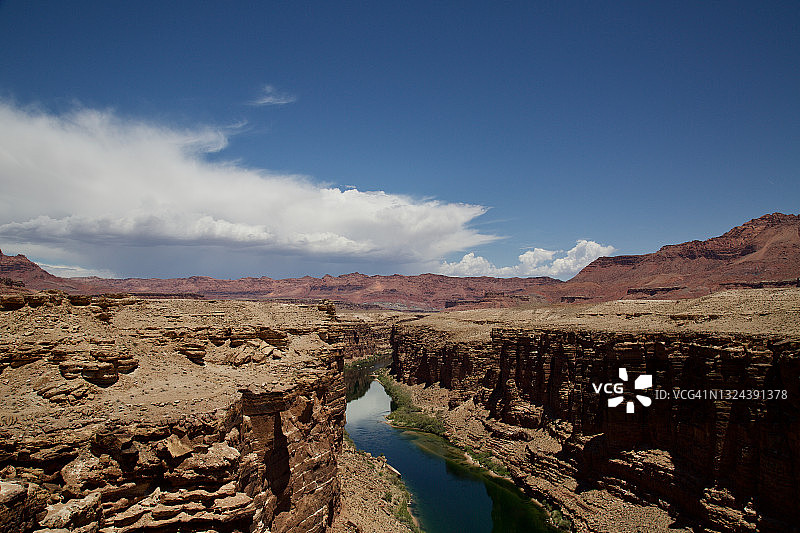 从纳瓦霍桥看到的科罗拉多河景色图片素材