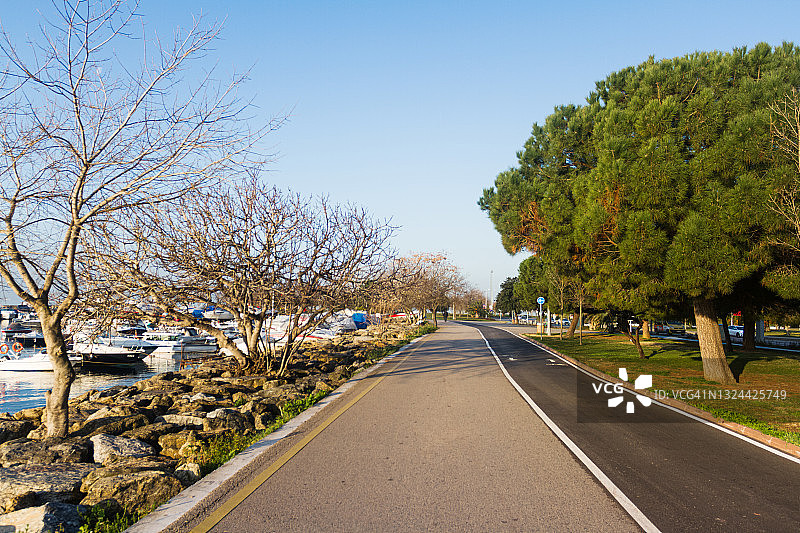 从于斯屈达尔看马尔马拉海日出，土耳其伊斯坦布尔图片素材