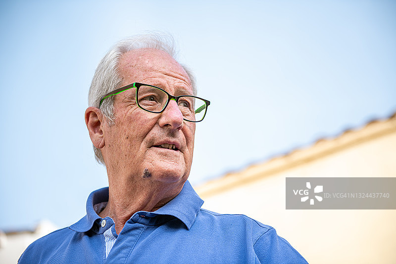 年长的男人肖像图片素材
