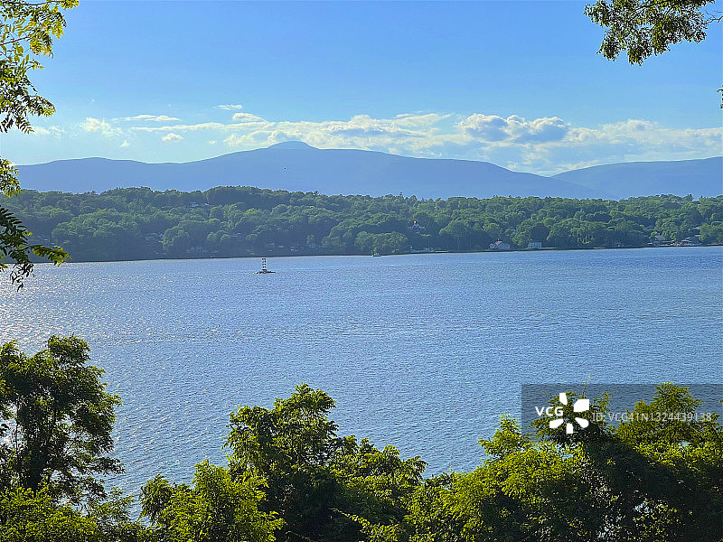 哥伦比亚县利文斯顿家族的克莱蒙特大厦：眺望哈德逊河图片素材
