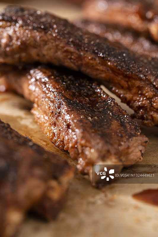 烤肉：圣路易斯式烤猪肋排图片素材