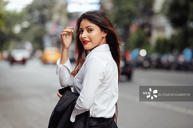 年轻女商人肖像图片素材