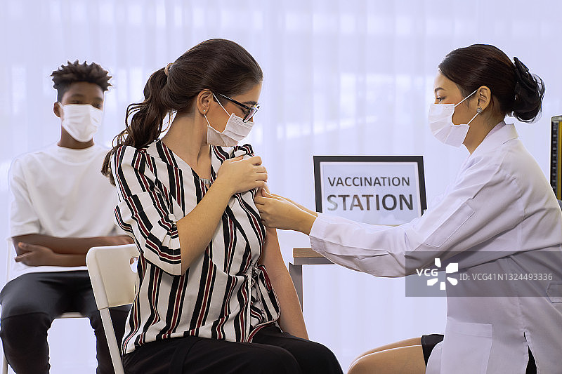 接种疫苗以预防新冠疫情。图片素材