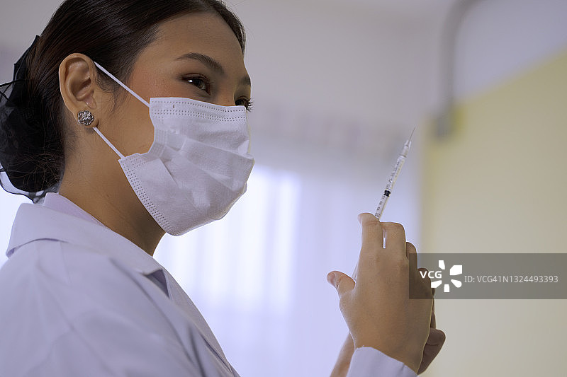接种疫苗以预防新冠疫情。图片素材