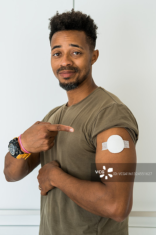 接种疫苗真开心图片素材