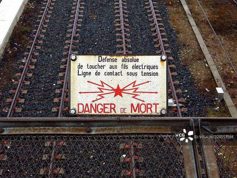 法语触电死亡危险警告标志图片素材