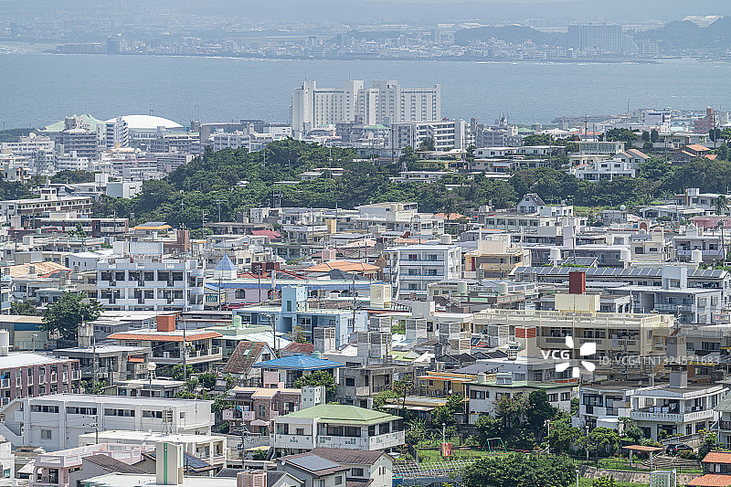 日本冲绳海边的住宅区图片素材