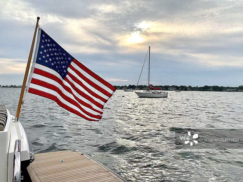 船上的美国国旗图片素材