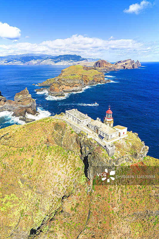 马德拉圣洛伦索角悬崖上的灯塔图片素材