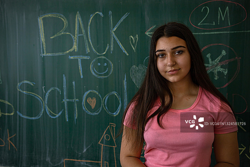 您可以看到她已准备好获取知识图片素材