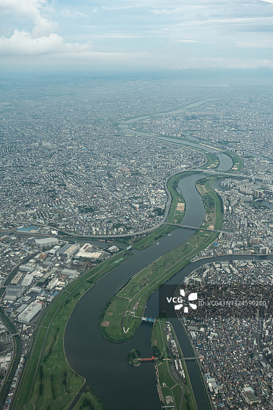 飞机航拍日本东京和埼玉县的荒川图片素材