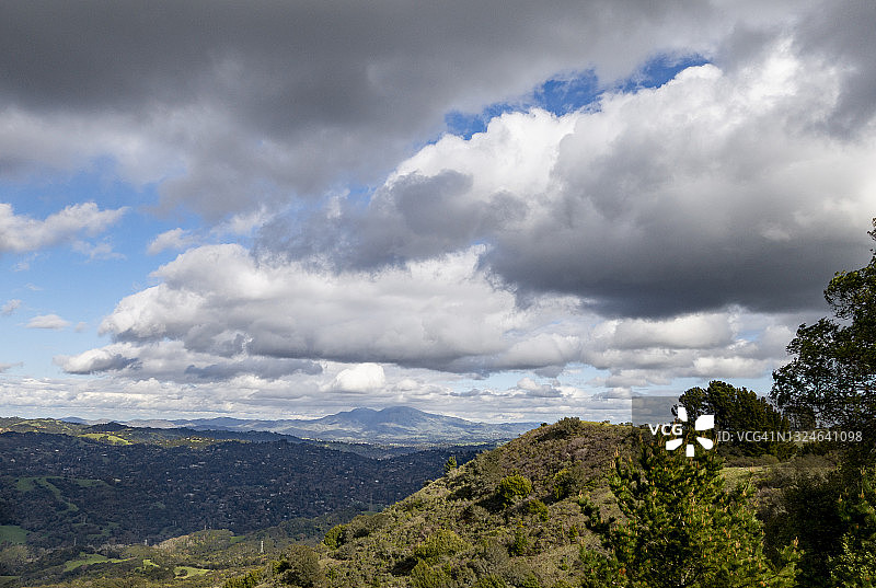 从伯克利山眺望迪亚布罗山图片素材