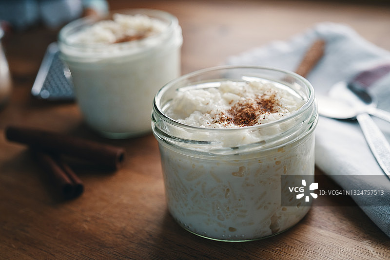 牛奶米饭布丁图片素材