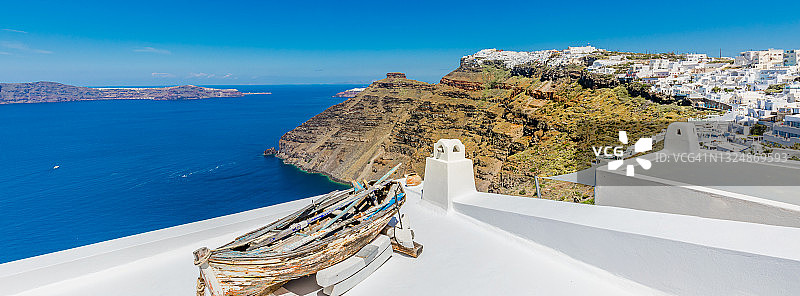 希腊圣托里尼岛伊亚镇的白色建筑豪华旅行全景夏季阳光广角视野全景度假景观著名旅游胜地浪漫蜜月情侣背景图片素材