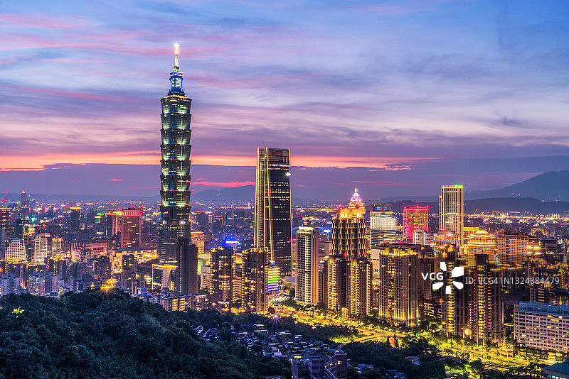 日落与台北101大楼夜景图片素材