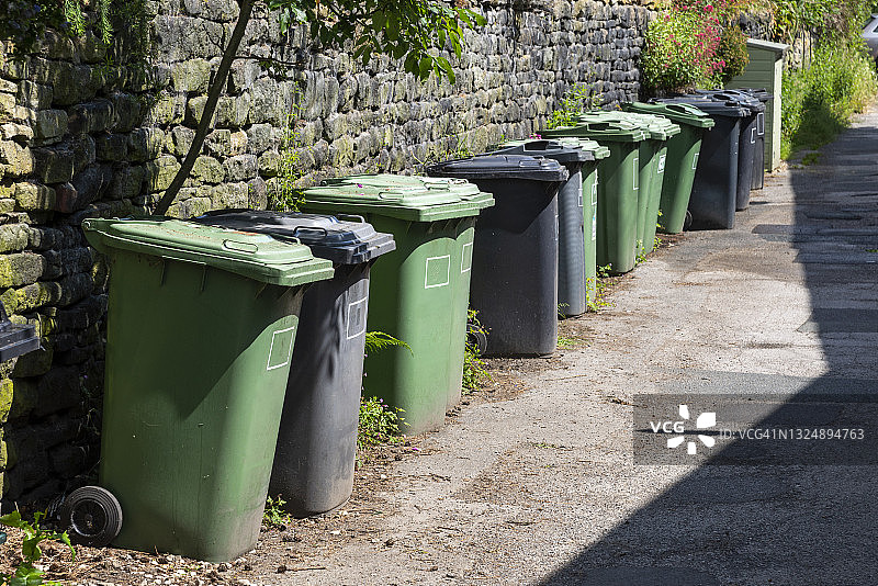 约克郡村庄的垃圾箱图片素材