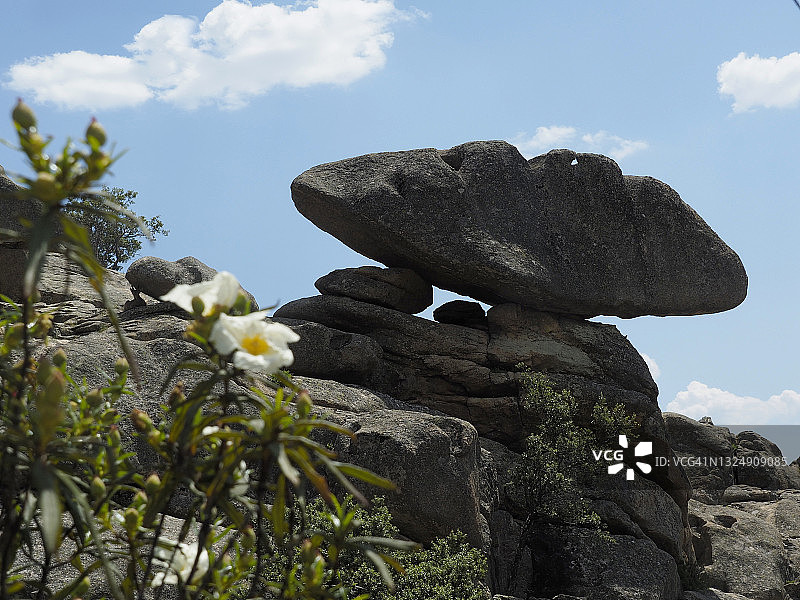 马德里附近La Pedriza平衡石图片素材