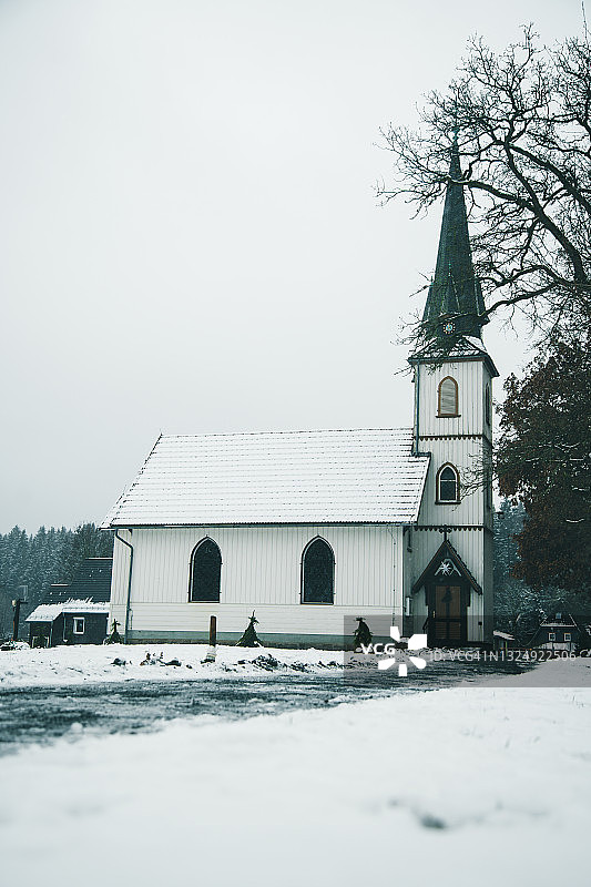 冬季木教堂图片素材