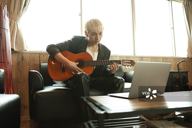 音乐家在线学习课程图片素材