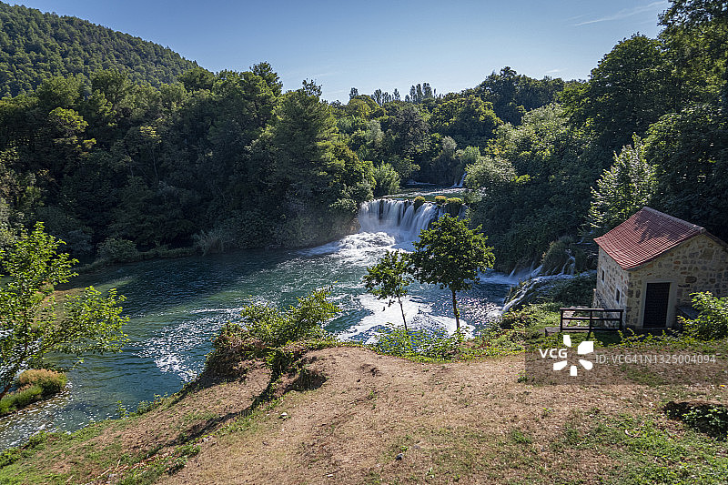 克罗地亚 Krka 国家公园，瀑布和水磨坊的壮丽景色图片素材