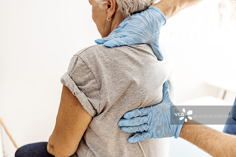 背部问题图片素材