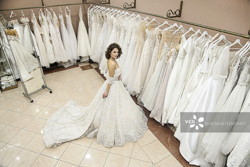婚纱店里的新娘图片素材