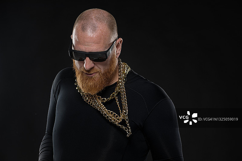 红发匪徒男人的头像图片素材