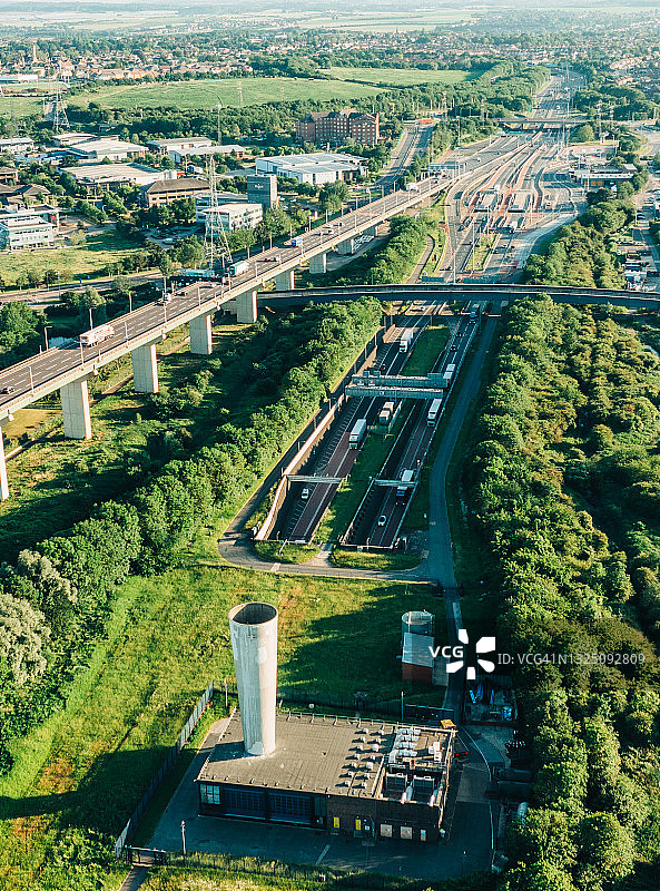 达特福德隧道入口的白天航拍照片图片素材