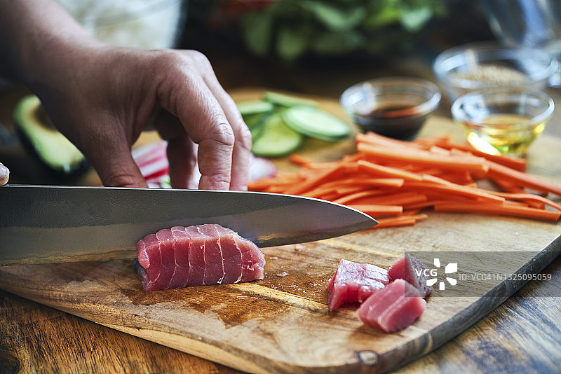 准备金枪鱼牛油果黄瓜萝卜图片素材