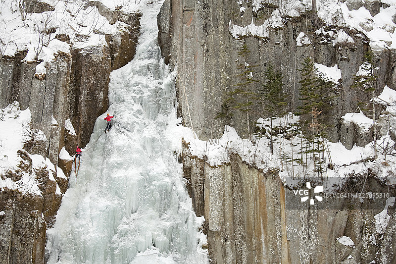 日本北海道大雪山冰瀑攀登图片素材