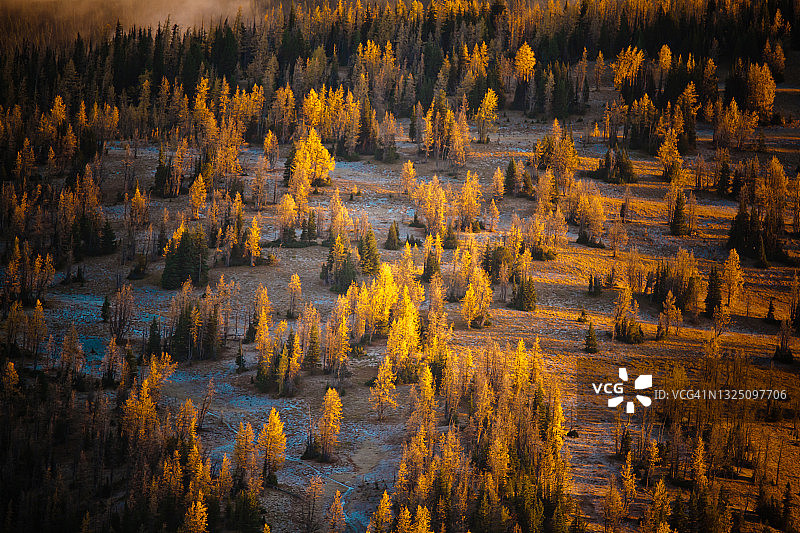 霜峰徒步图片素材