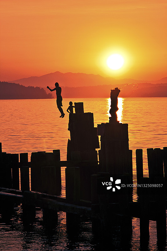 夏季游泳图片素材