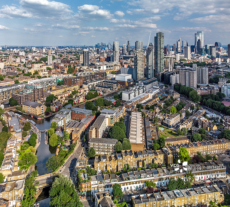 伦敦鸟瞰：伊斯灵顿的排屋，东南方向视角图片素材