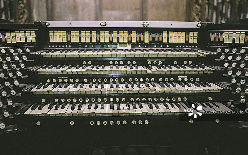 多层老式古董管风琴图片素材