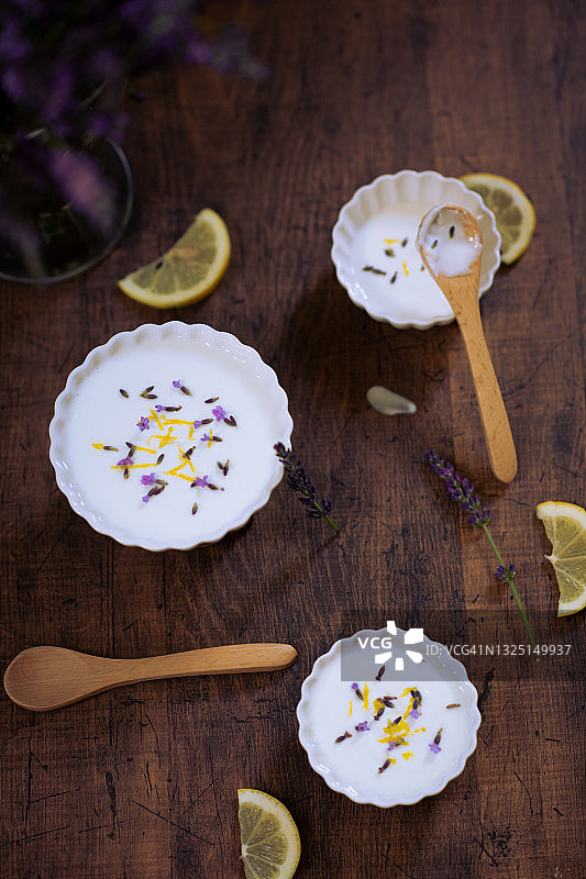 薰衣草和柠檬甜点图片素材