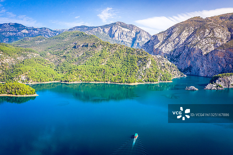 土耳其绿色峡谷水库湖游船风光图片素材