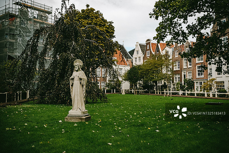 荷兰阿姆斯特丹贝居安会院花园内景图片素材