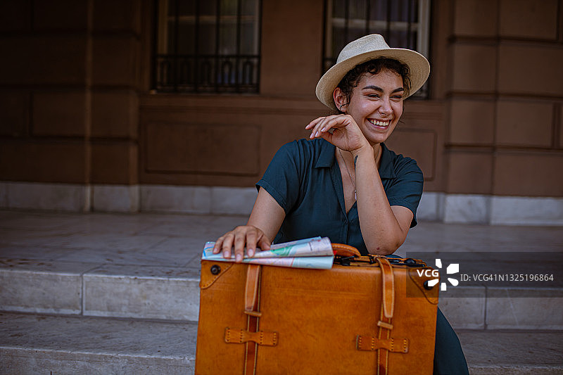 她对下一次探险感到非常兴奋！图片素材