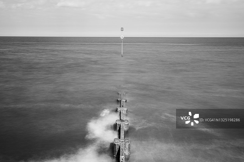 亨斯坦顿的丁坝和潮汐标志图片素材