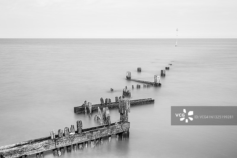 亨斯坦顿海滩的曲折丁坝图片素材