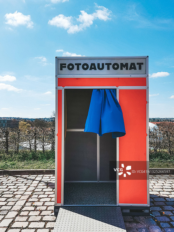 护照照片的自助照相亭图片素材