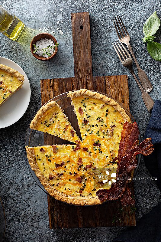 培根土豆乳蛋饼图片素材