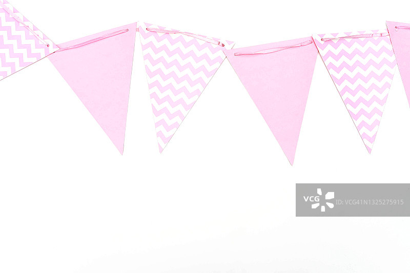 白色背景上的粉色旗帜图片素材